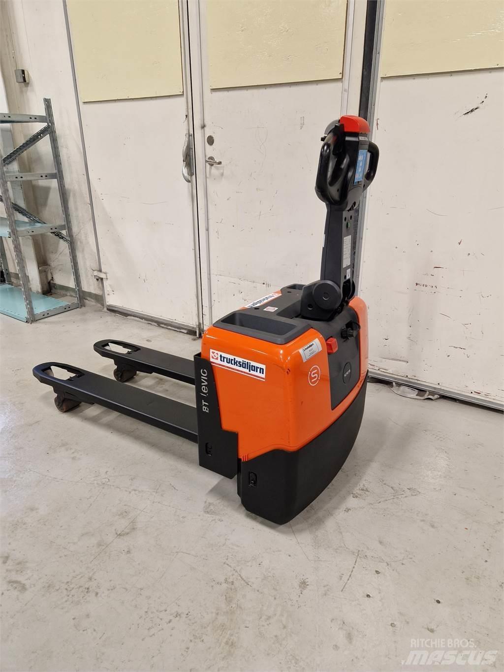 Toyota LWE130 Lavansiirtotrukit