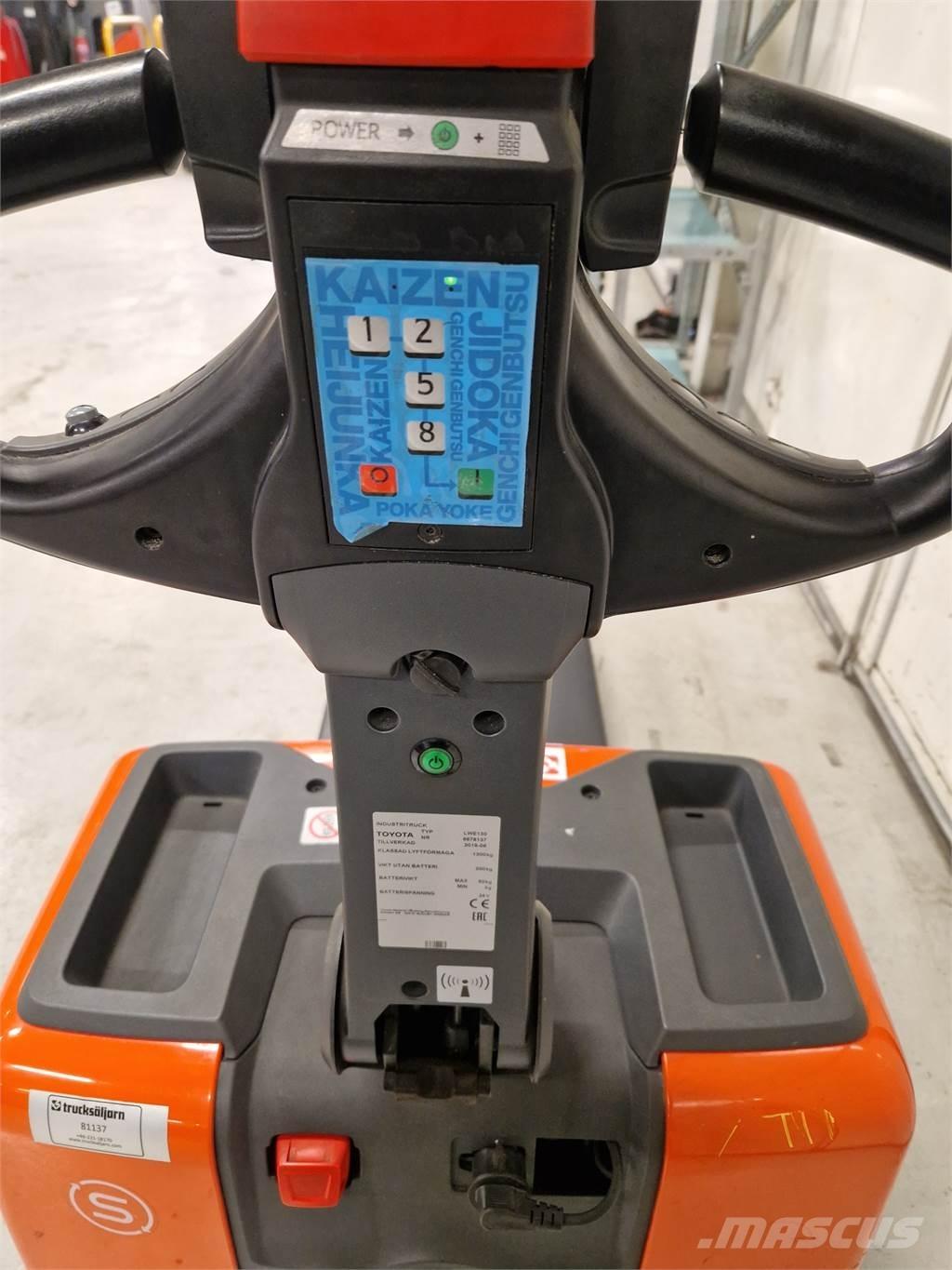 Toyota LWE130 Käyden ajettavat pinoamistrukit