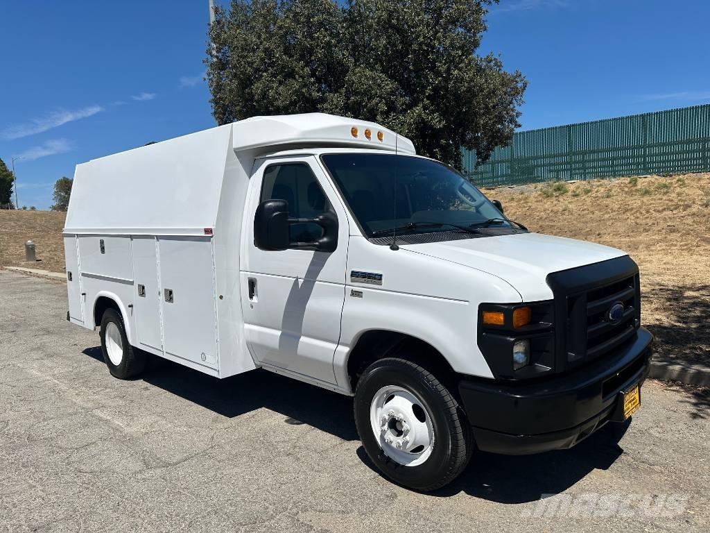 Ford Econoline E-350 Lava-autot