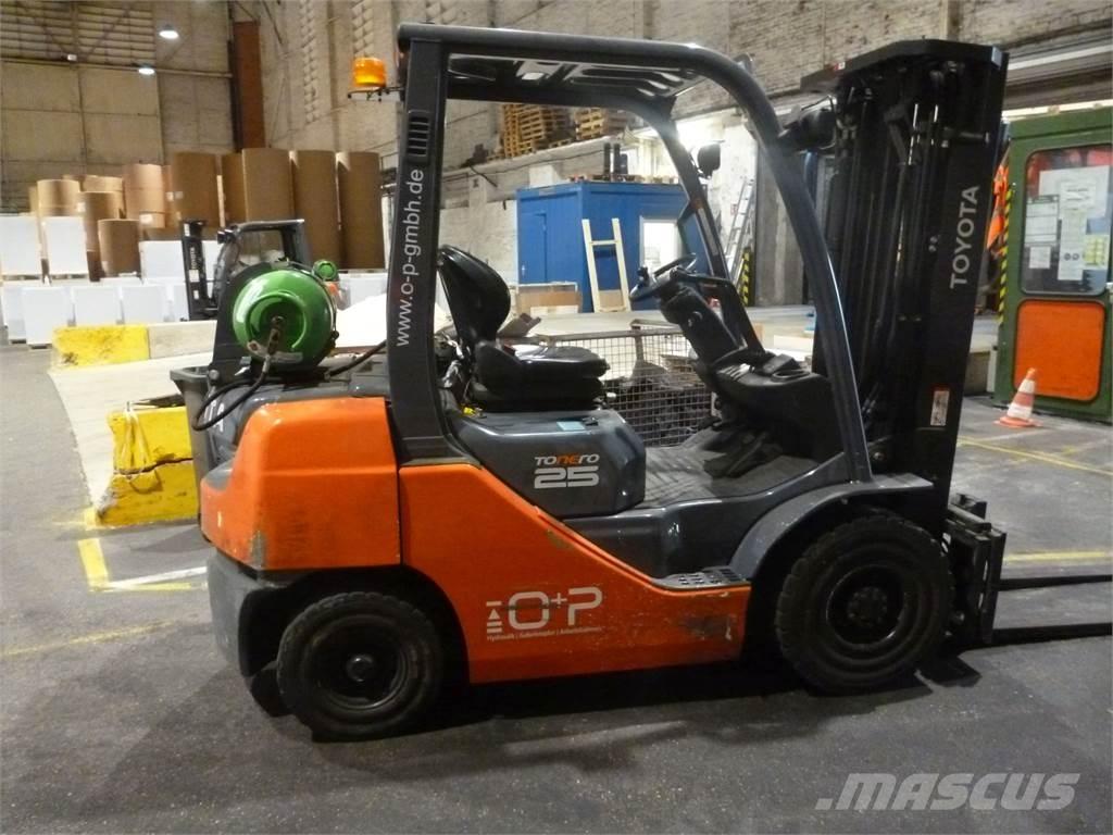 Toyota 02-8FGF25 Nestekaasutrukit