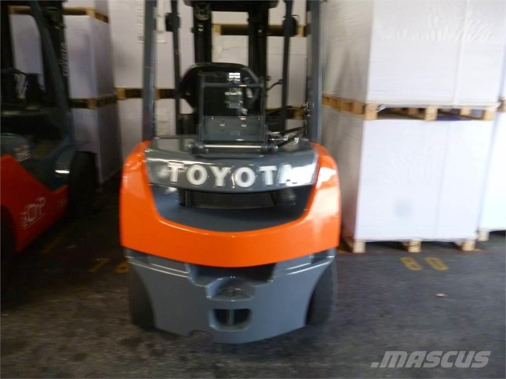 Toyota 02-8FGF25 Nestekaasutrukit