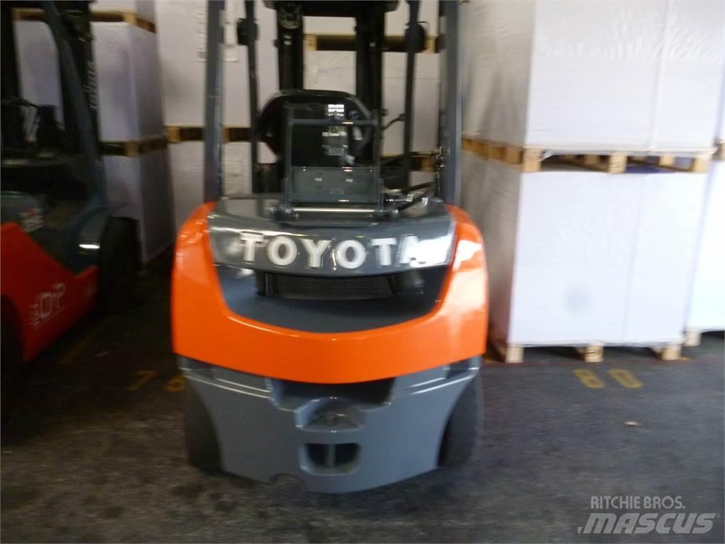 Toyota 02-8FGF25 Nestekaasutrukit