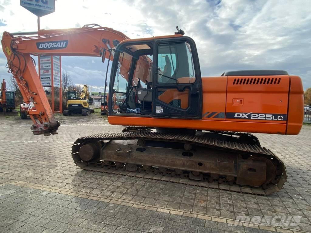 Doosan DX 225 LC Telakaivukoneet