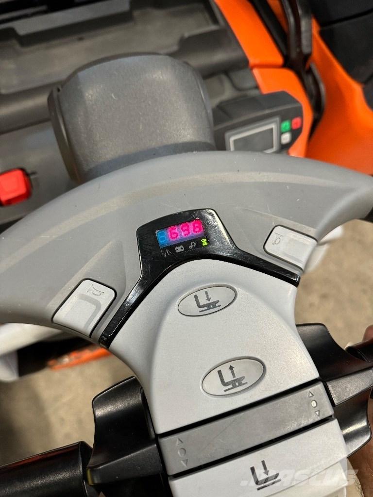 Toyota SPE160L Käyden ajettavat pinoamistrukit