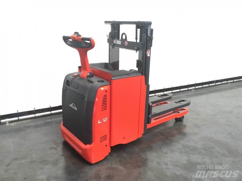 Linde L 12 L Käyden ajettavat pinoamistrukit