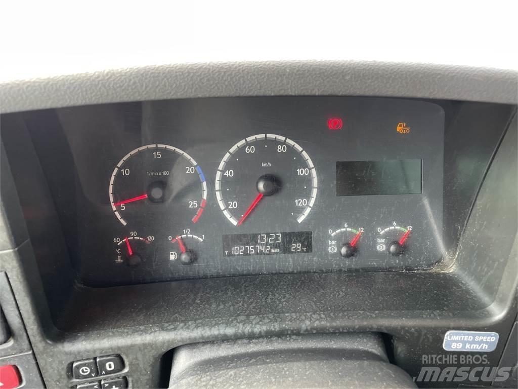 Scania P340 8x4 Nosturiautot