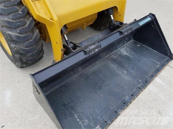CAT 272 D Liukuohjatut kuormaajat