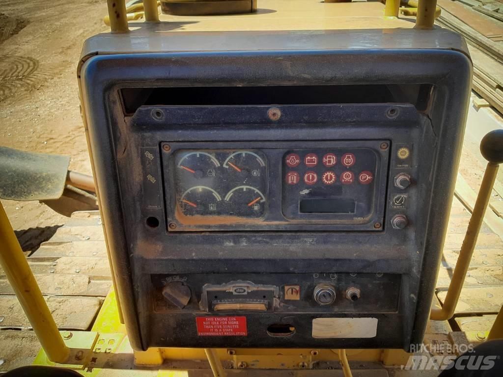 CAT D 6 M XL Telaketjupuskutraktorit