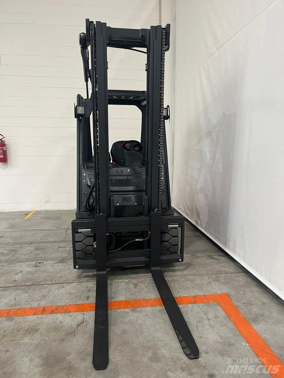 Linde E30-01 Sähkötrukit