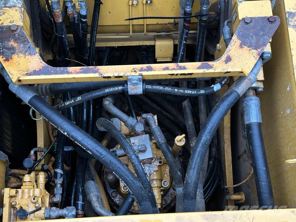 CAT 320FL Telakaivukoneet