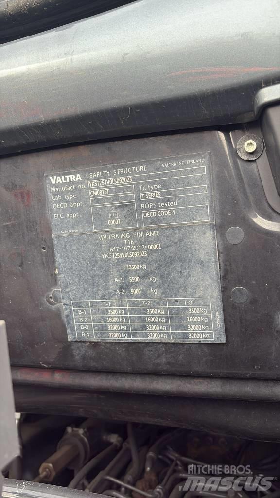 Valtra T 254 Traktorit