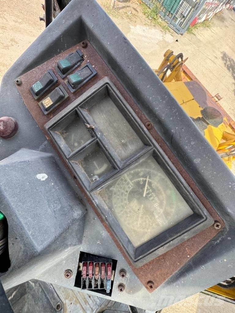 JCB 3 CX Kaivurikuormaajat