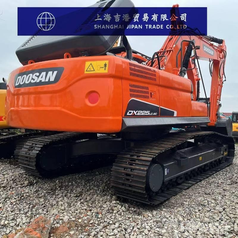 Doosan DX 225 Telakaivukoneet
