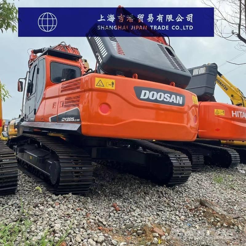 Doosan DX 225 Telakaivukoneet