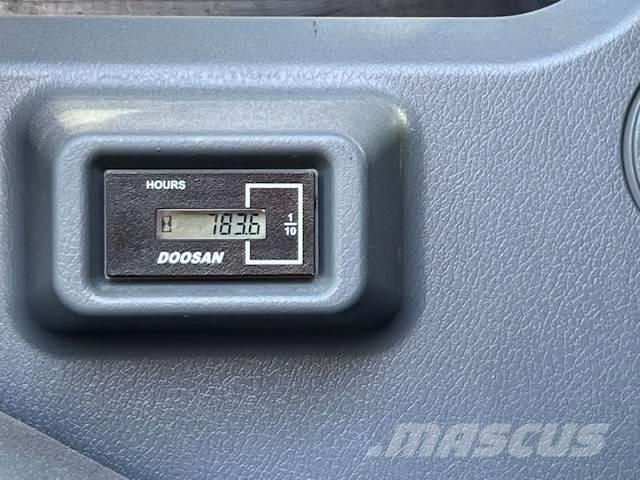 Doosan DX 140 LC-7 Telakaivukoneet