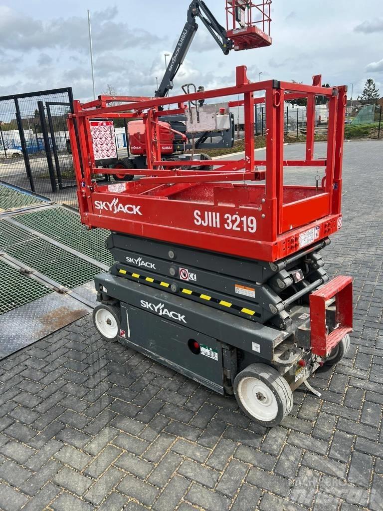 SkyJack SJ 3219 Saksilavat