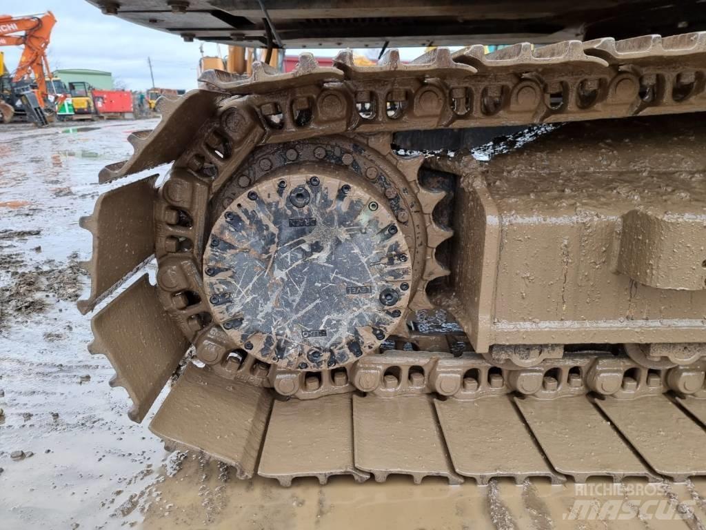 JCB JS 220LC Plus Telakaivukoneet