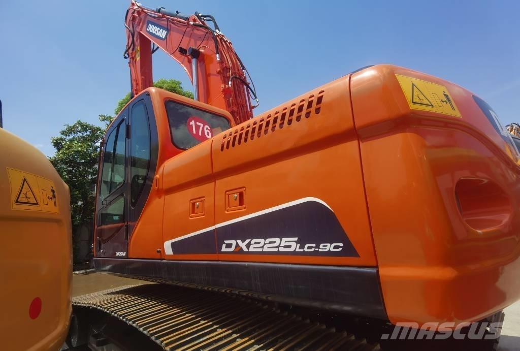 Doosan DX 225 LC Telakaivukoneet