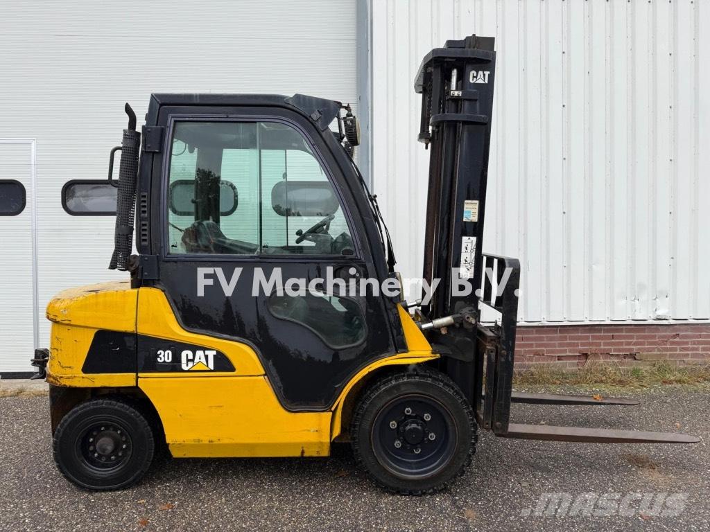 CAT DP 30 N Dieseltrukit