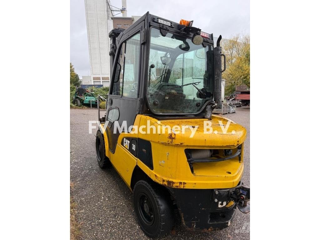 CAT DP 30 N Dieseltrukit