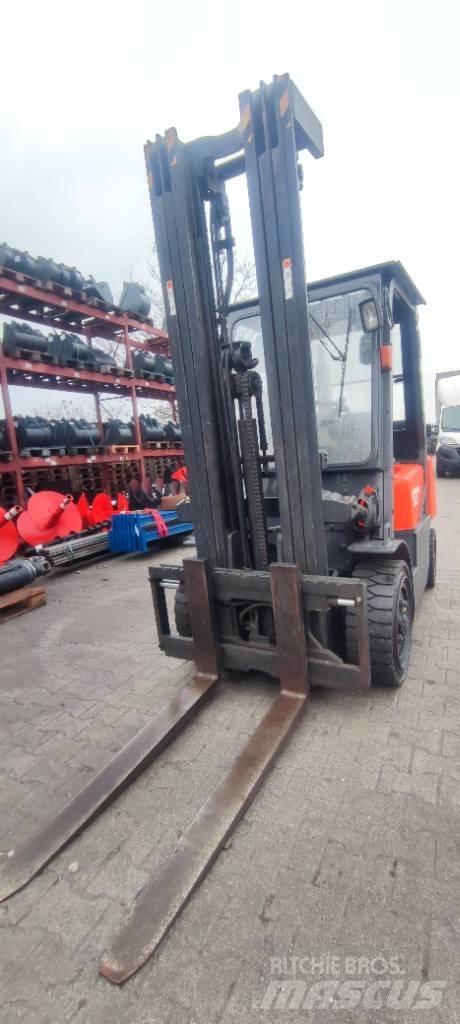 Doosan D 30 G Dieseltrukit