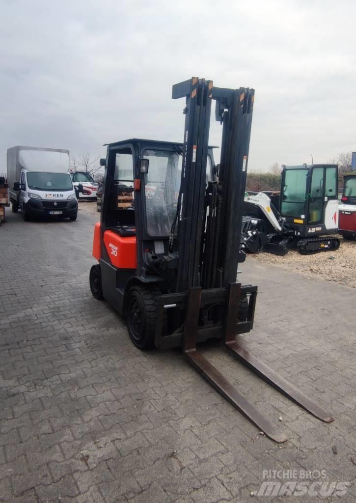 Doosan D 30 G Dieseltrukit