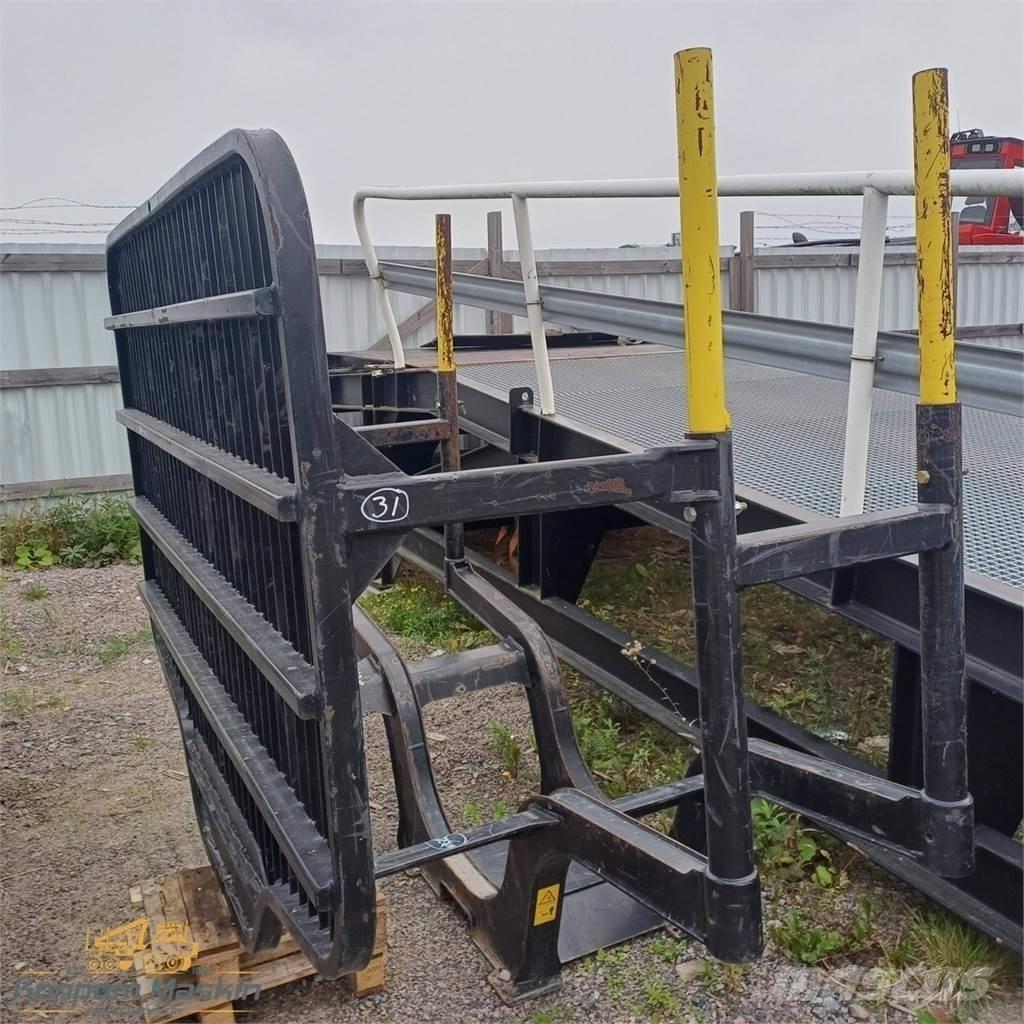 John Deere 810e Muut