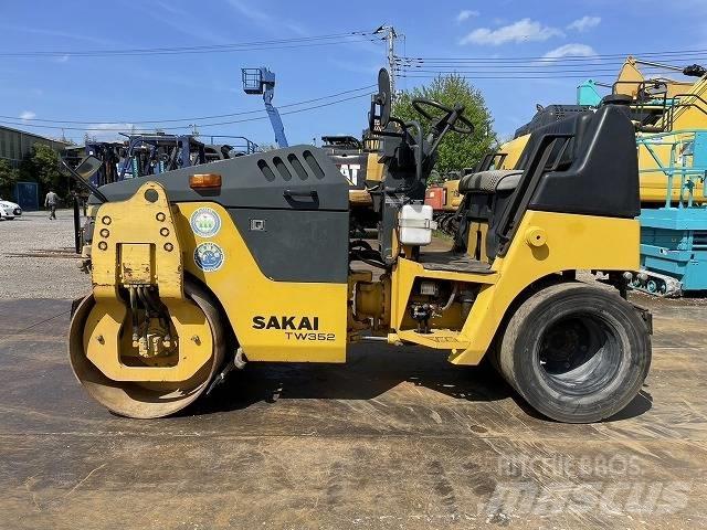 Sakai TW 352 Yksivalssijyrät