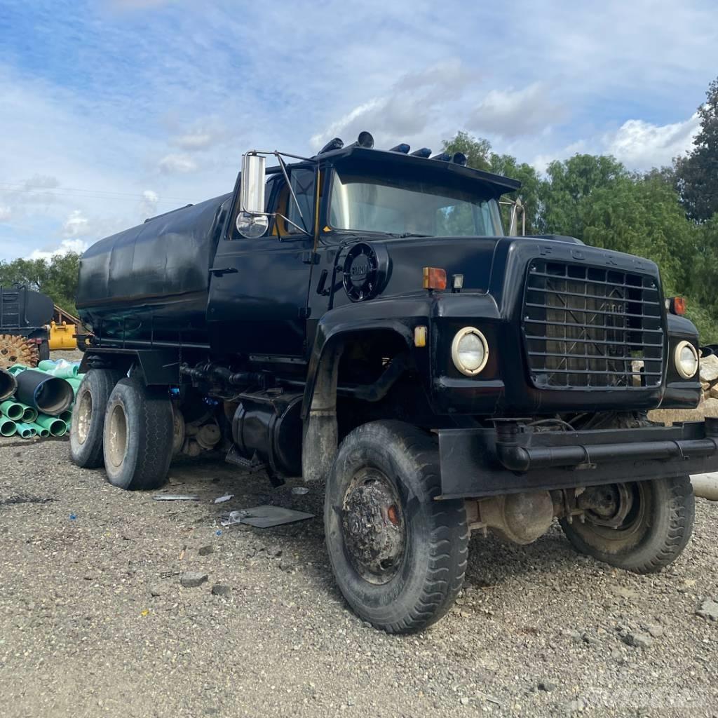 Ford 6 x 6 Vesisäiliöautot