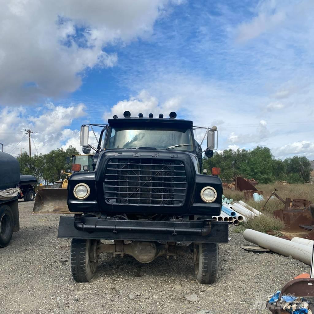 Ford 6 x 6 Vesisäiliöautot