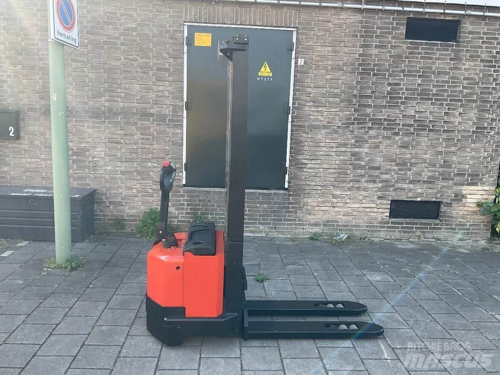 Toyota BT SWE120L Käyden ajettavat pinoamistrukit