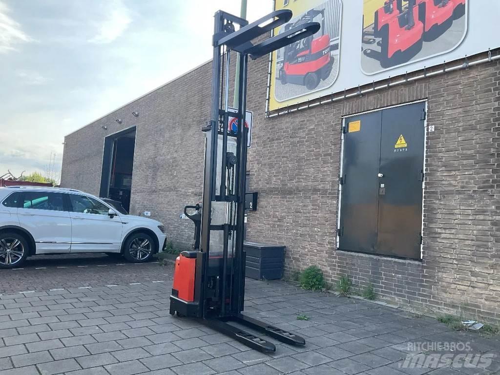 Toyota BT SWE120L Käyden ajettavat pinoamistrukit