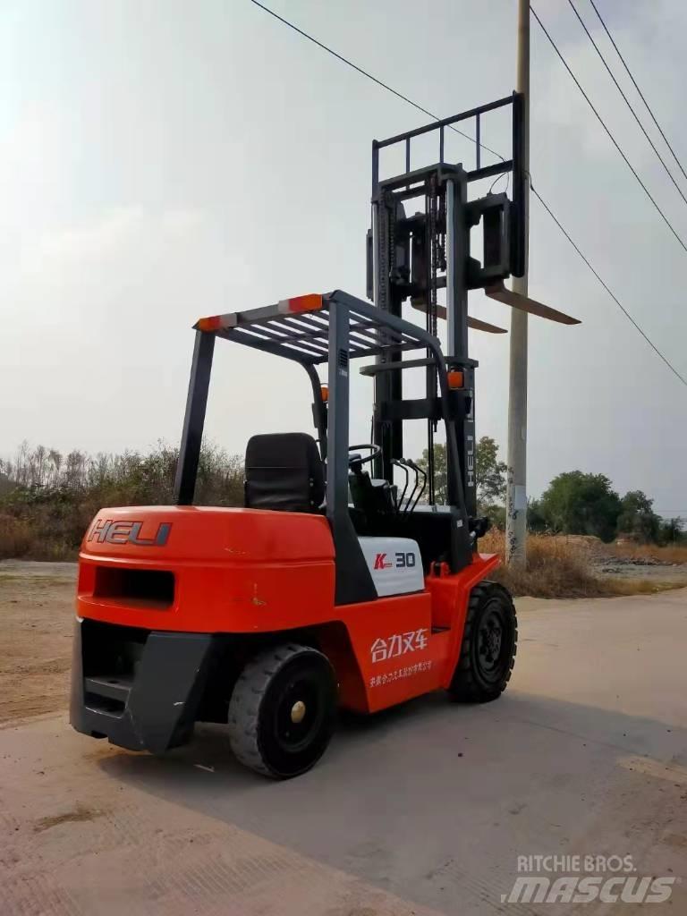 Heli CPCD 30 Dieseltrukit