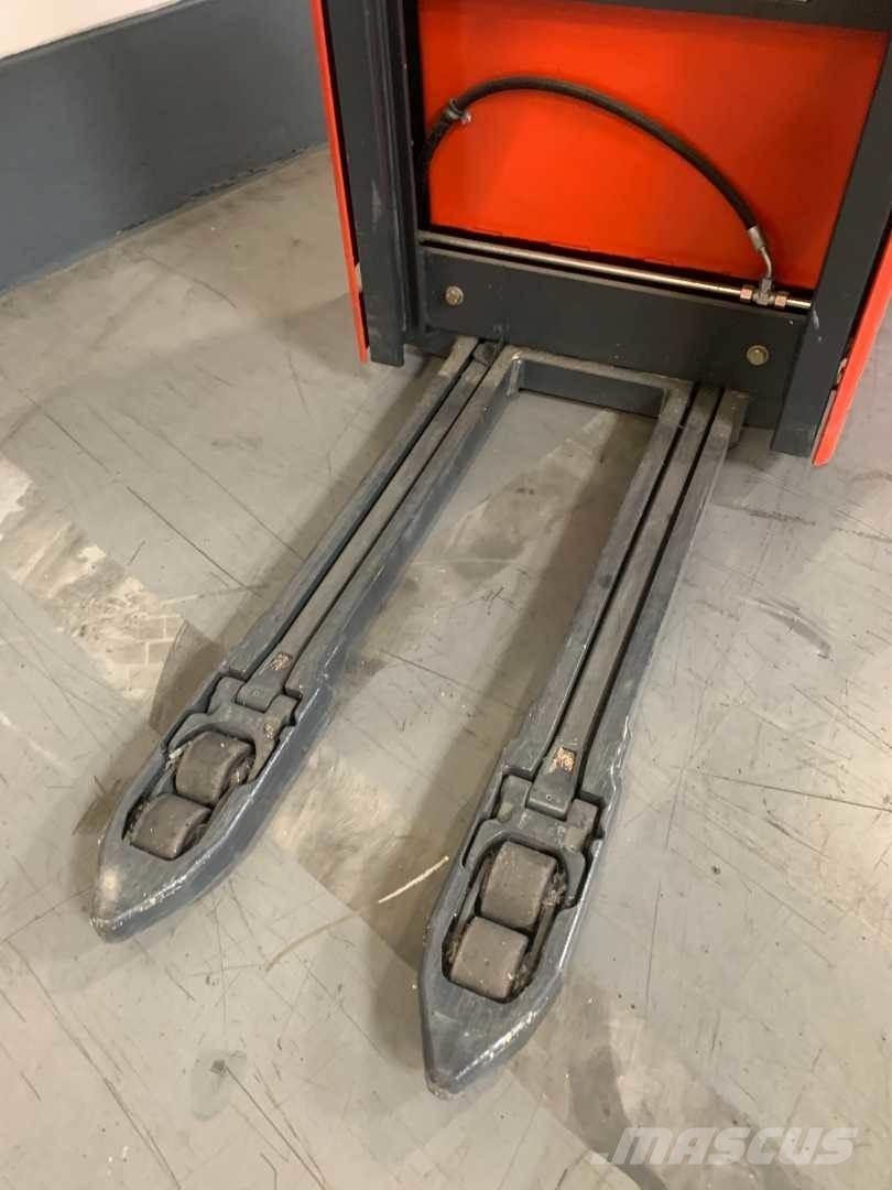 Linde L12I Ajettavat pinoamisvaunut