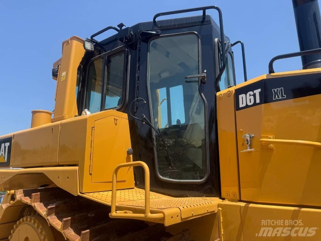 CAT D 6 T XL Telaketjupuskutraktorit