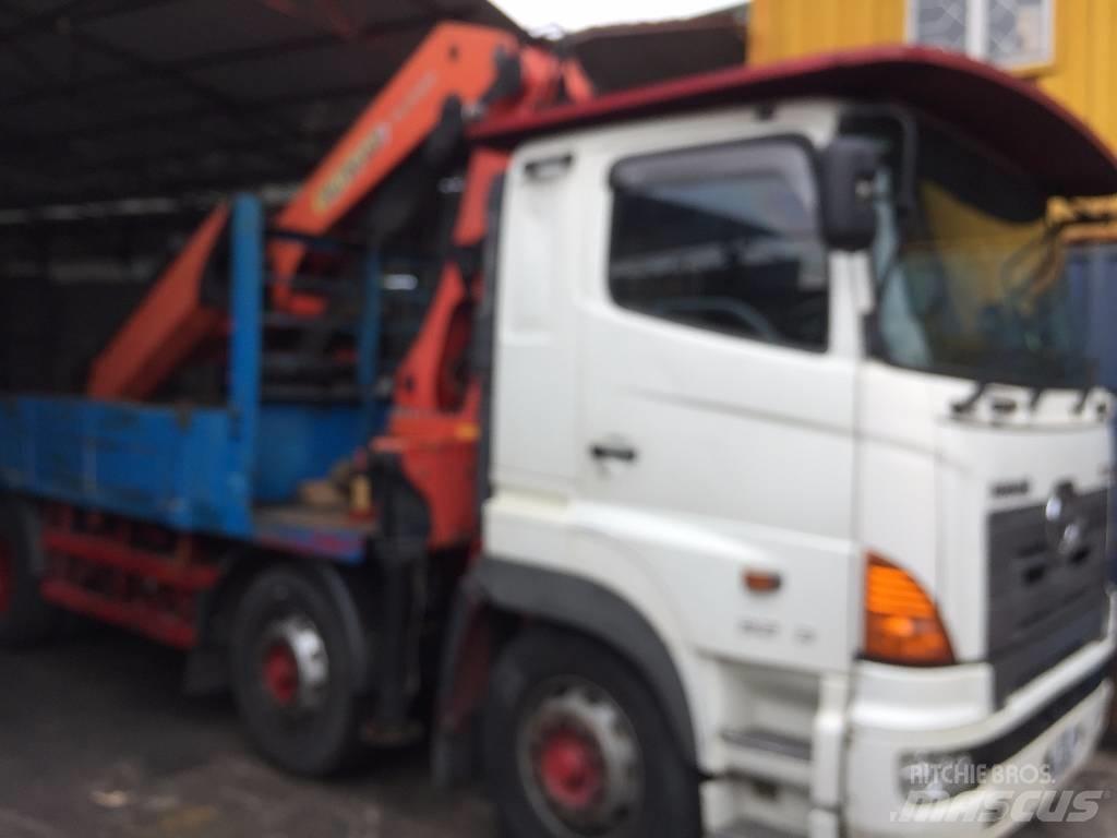 Hino 700 FY Nosturiautot