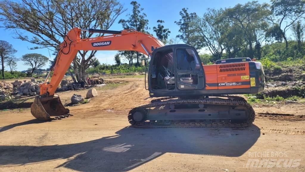 Doosan DX 225 LCA Telakaivukoneet