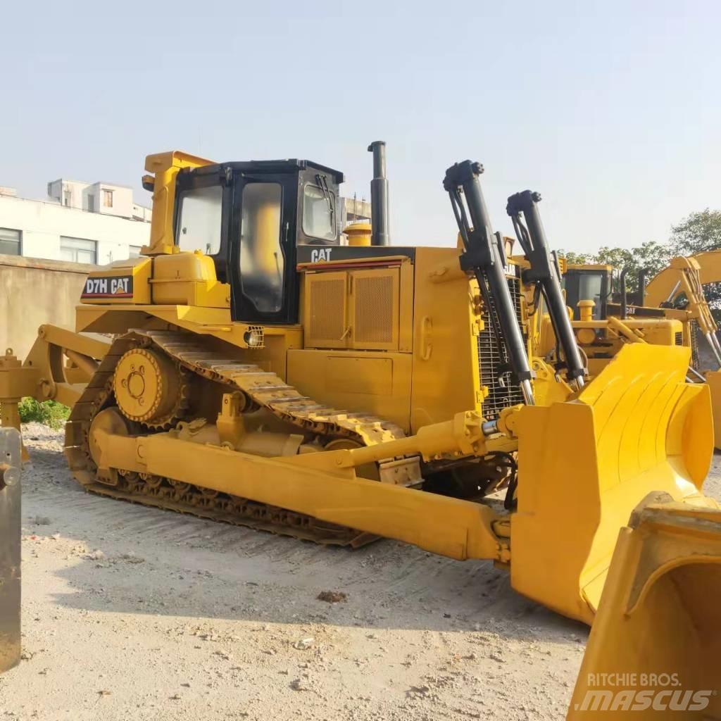 CAT D7H Telaketjupuskutraktorit