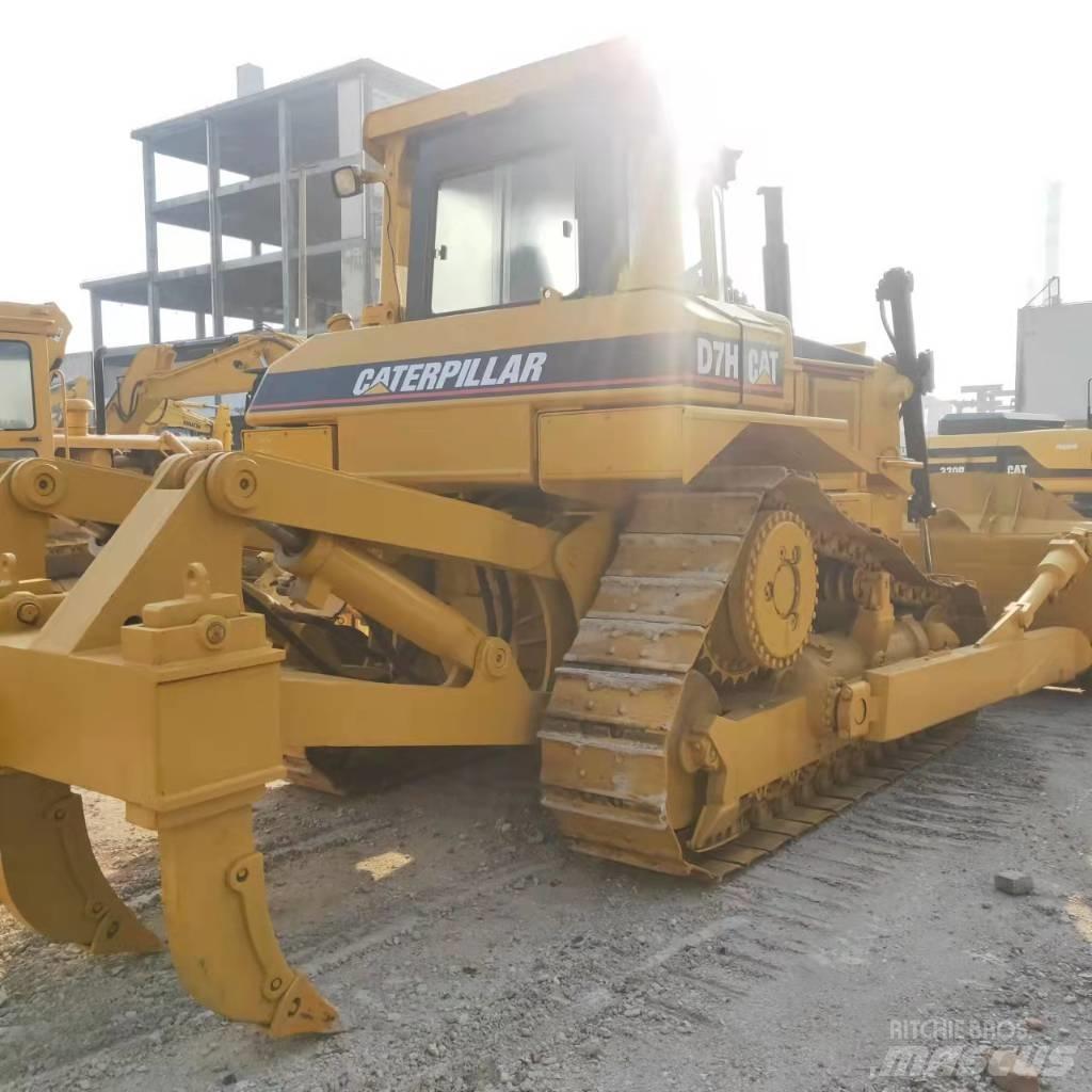 CAT D7H Telaketjupuskutraktorit