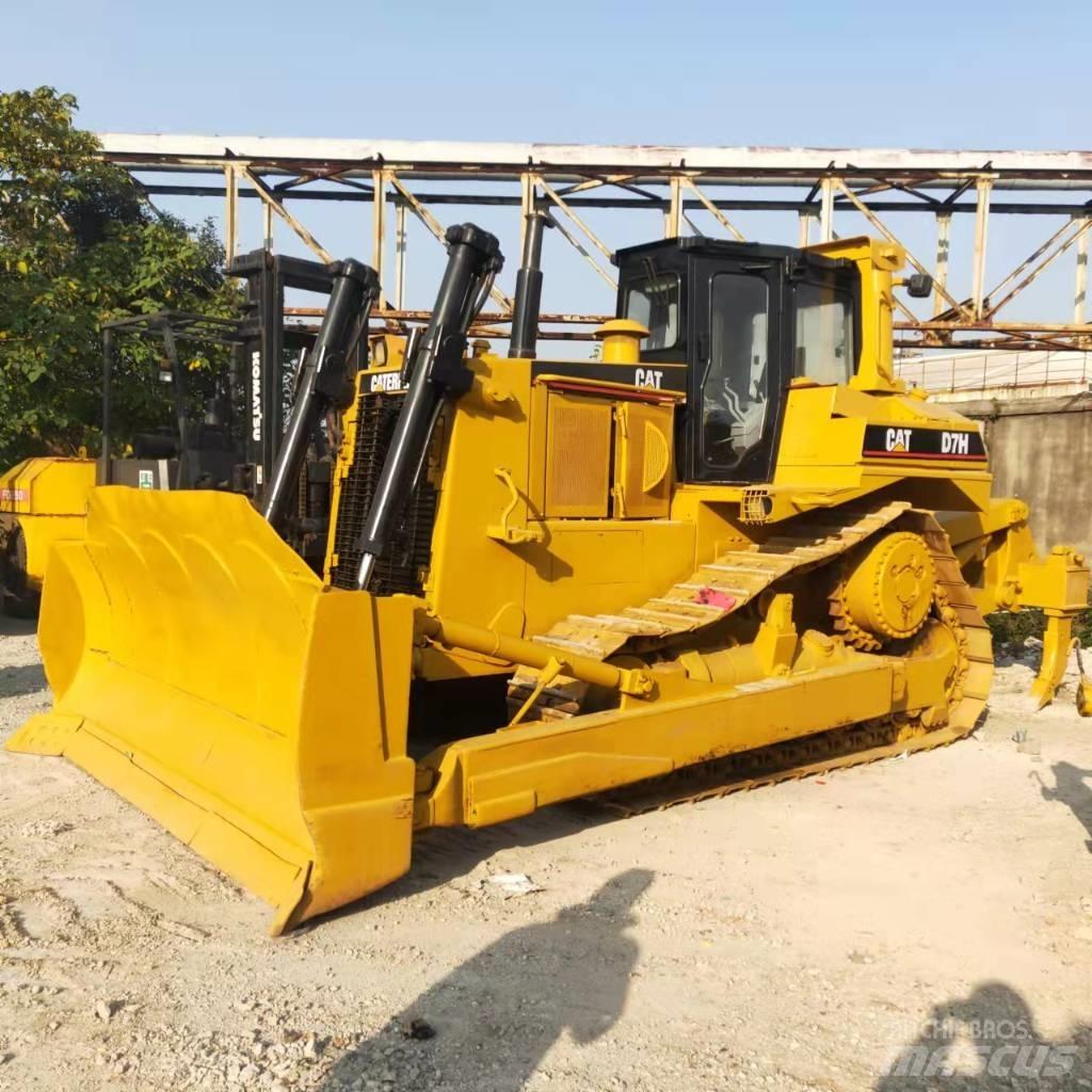 CAT D7H Telaketjupuskutraktorit