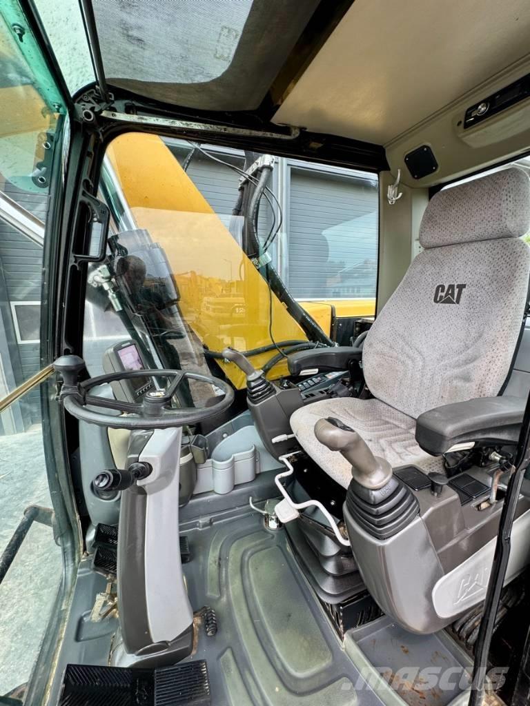 CAT M322D Pyöräkaivukoneet
