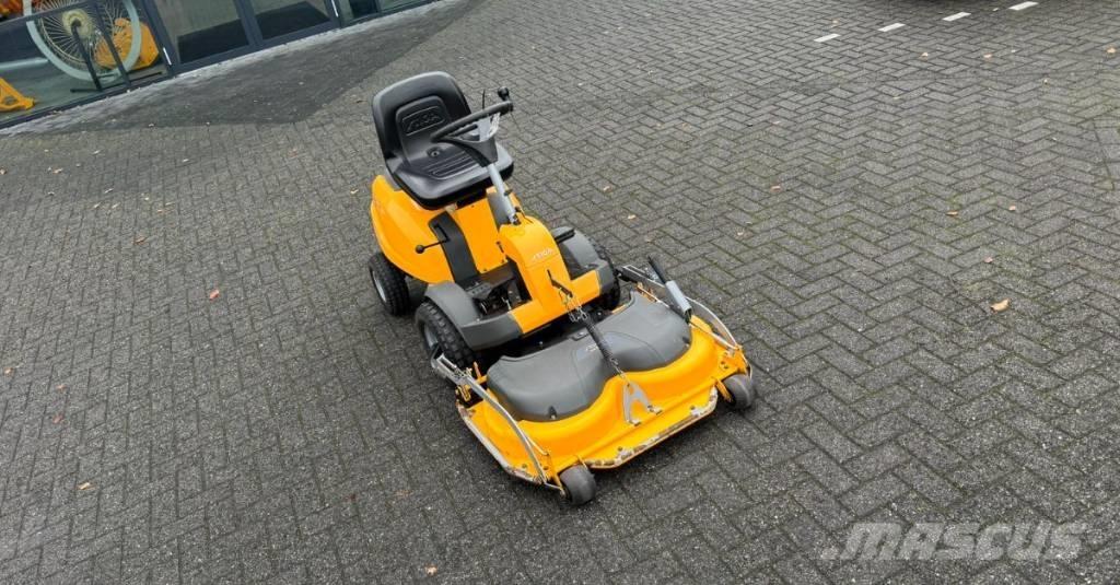 Stiga Villa Päältäajettavat ruohonleikkurit