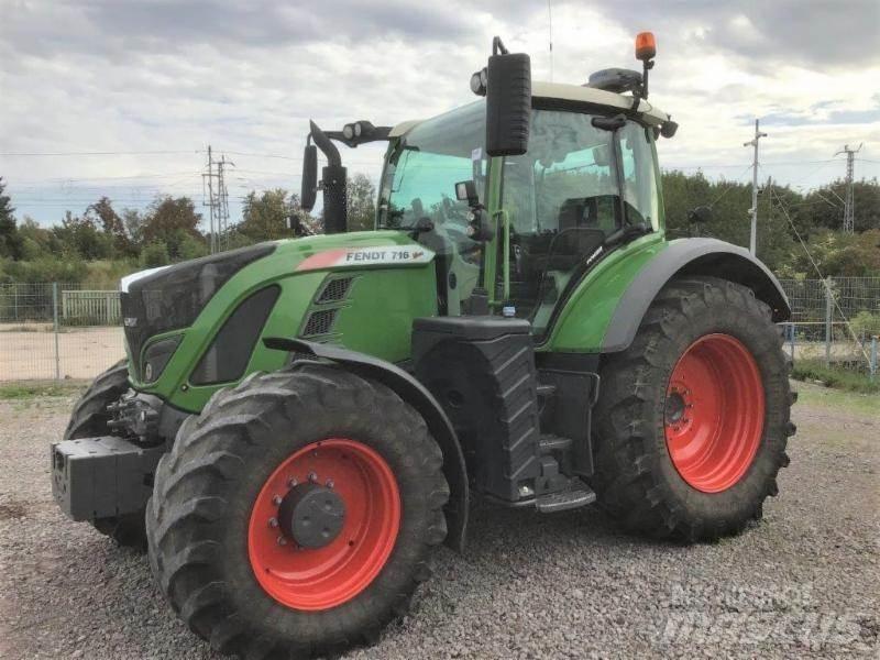 Fendt 716 Vario Traktorit