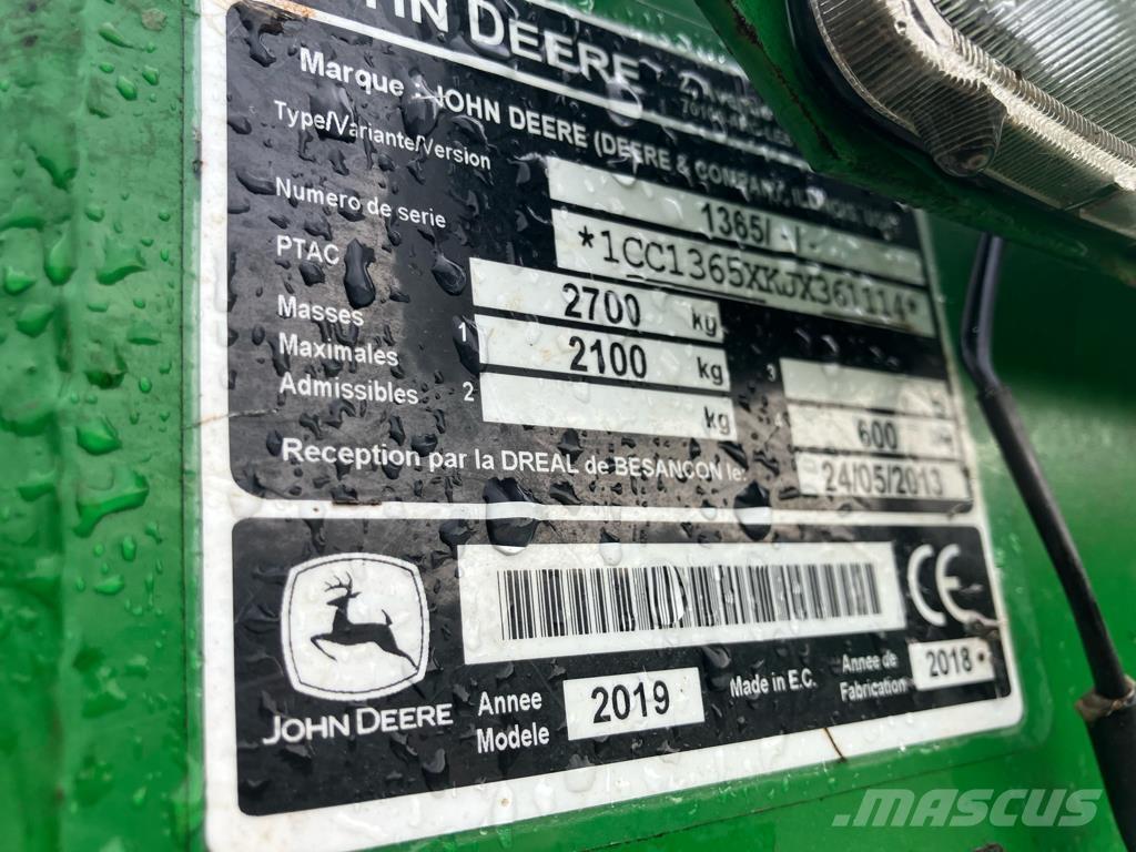 John Deere 1365 Pyörillä varustetut leikkurit