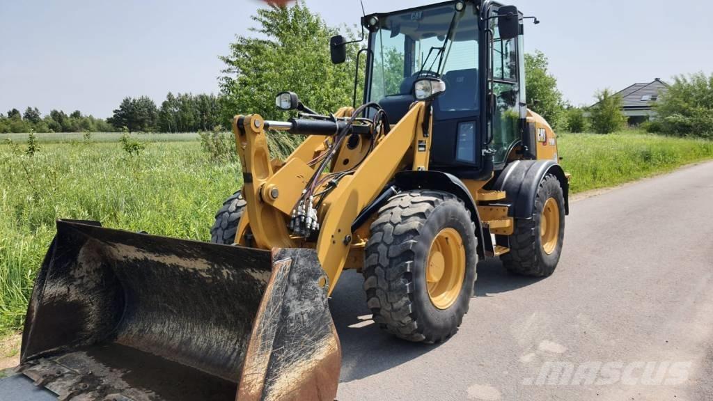CAT 908M Pyöräkuormaajat