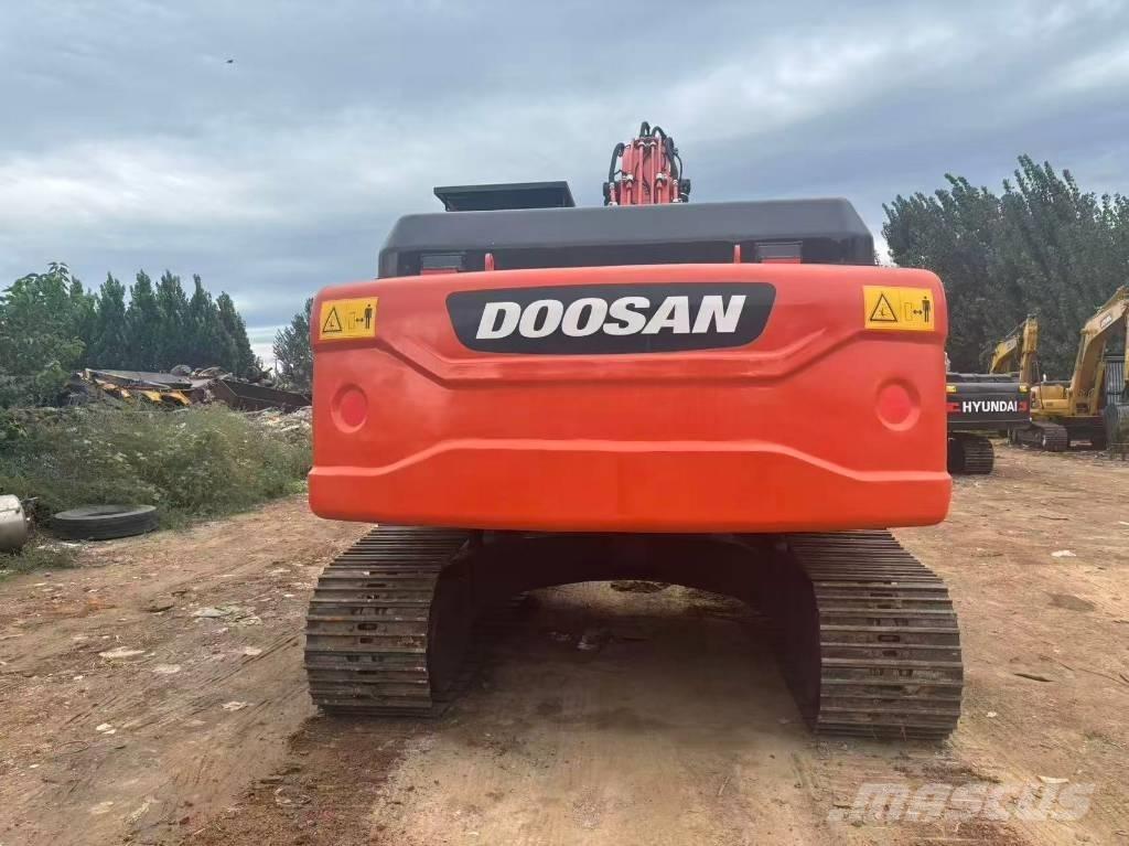 Doosan DX 225 Telakaivukoneet