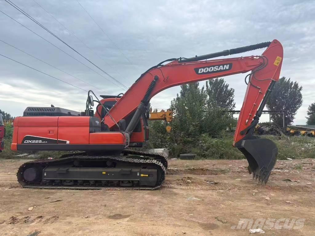 Doosan DX 225 Telakaivukoneet