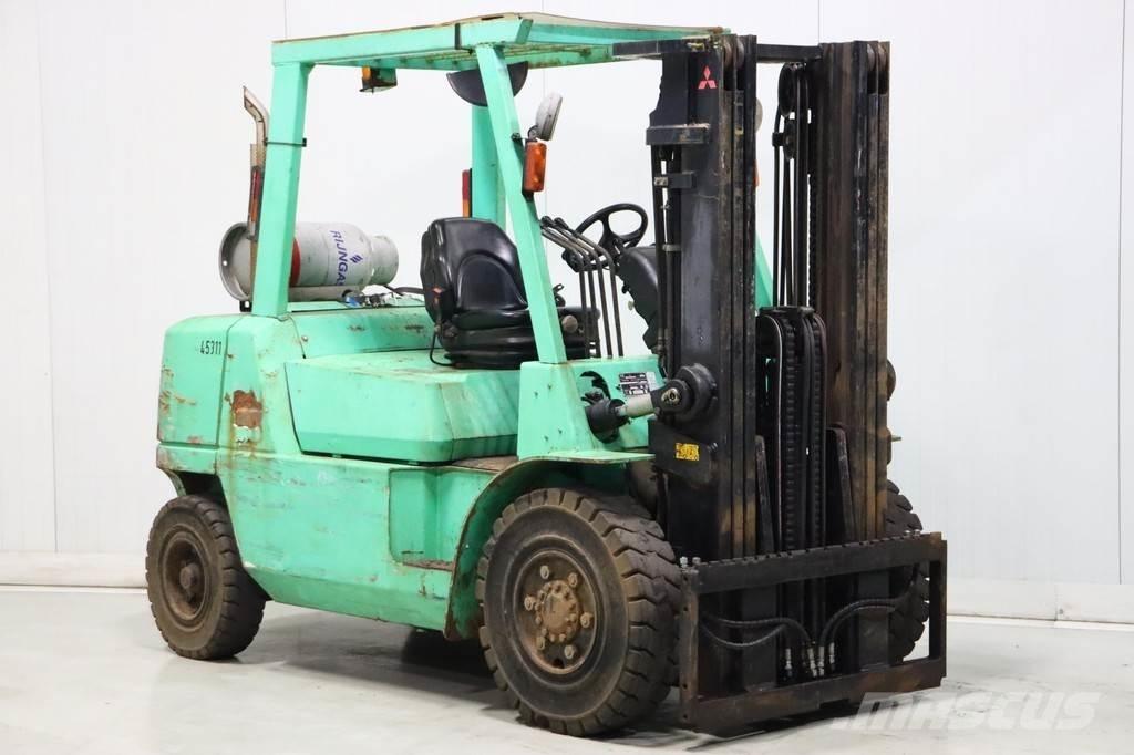 Mitsubishi FG40K Nestekaasutrukit