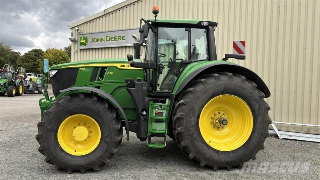 John Deere 6M 240 Traktorit
