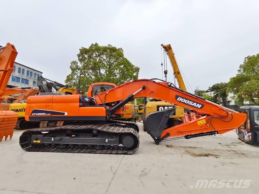 Doosan DX 225 LC Telakaivukoneet